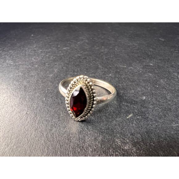 Red garnet marquise gemstone sterling silver ring size 8 - Picture 4 of 12